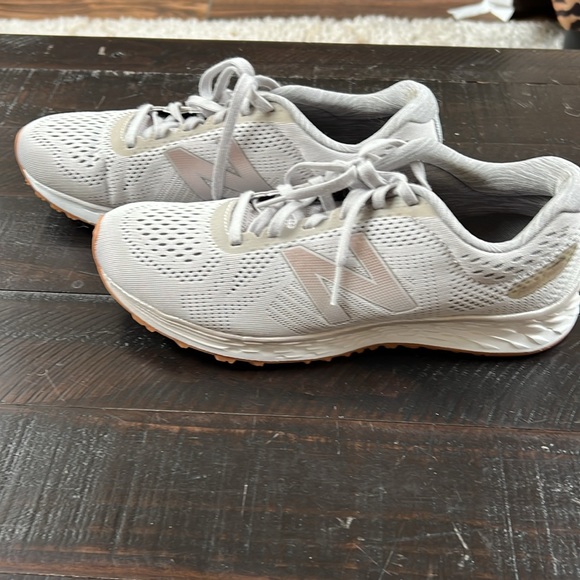 New Balance-woman’s walking shoe - Picture 2 of 6